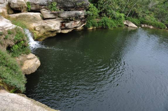 O belo poço alimentado por uma cachoeira no Rio Blanco National Park, no sul de Belize